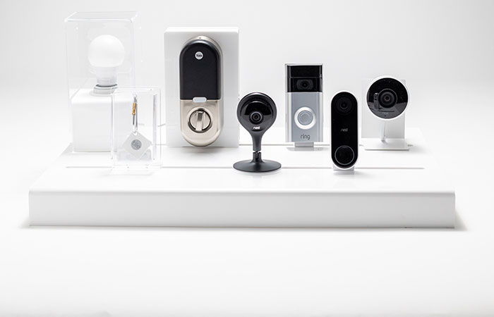 Retail display for doorbell cameras